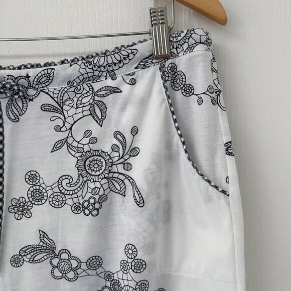 Aria - Lovely Vintage Lacey Sleeveless PJ Top & Cropped Pants Set - Picture 8 of 13